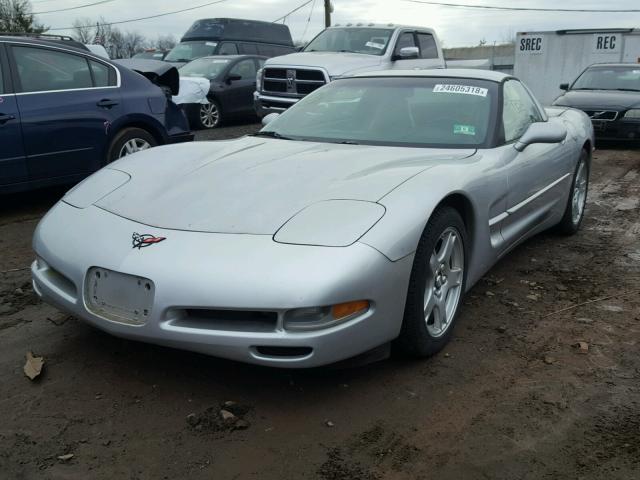 1G1YY22G4W5126397 - 1998 CHEVROLET CORVETTE SILVER photo 2