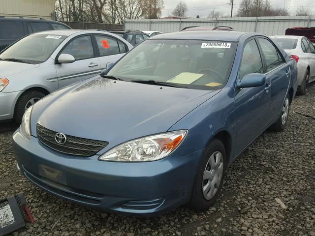 4T1BE32K03U712530 - 2003 TOYOTA CAMRY LE BLUE photo 2