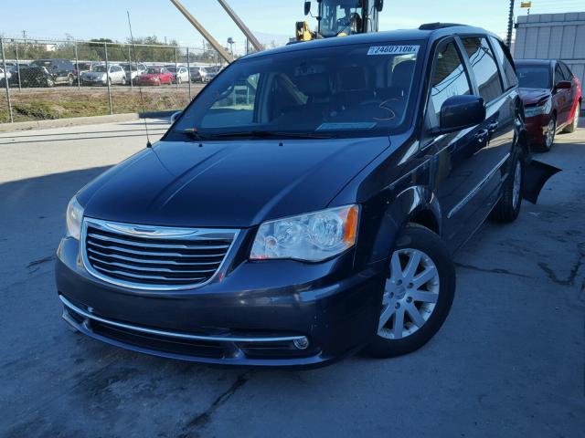 2C4RC1BG1DR820985 - 2013 CHRYSLER TOWN & COU BLUE photo 2