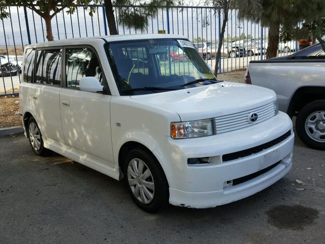 JTLKT324354011015 - 2005 TOYOTA SCION XB WHITE photo 1