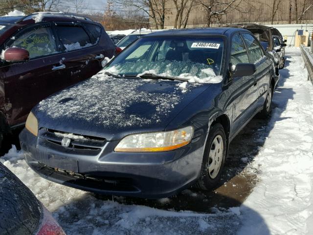 1HGCF8644WA007056 - 1998 HONDA ACCORD DX GREEN photo 2