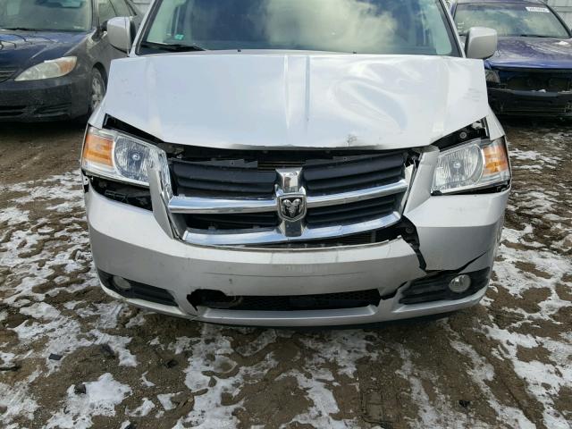 2D4RN5D1XAR475741 - 2010 DODGE GRAND CARA SILVER photo 9