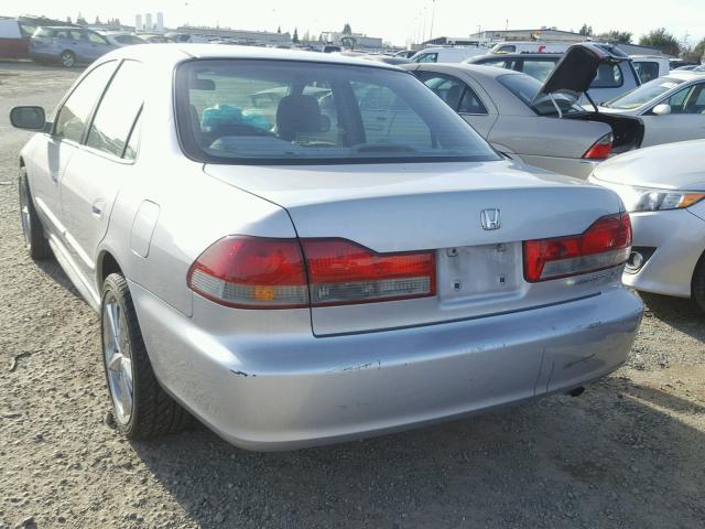 1HGCG65532A079677 - 2002 HONDA ACCORD LX SILVER photo 3