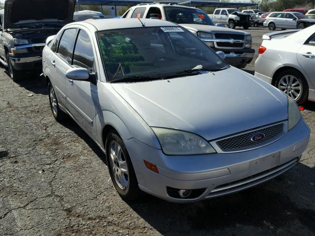 1FAFP38ZX5W181175 - 2005 FORD FOCUS ZX4 SILVER photo 1