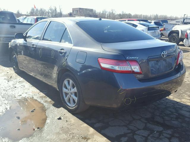 4T1BF3EK4BU584543 - 2011 TOYOTA CAMRY BASE GRAY photo 3