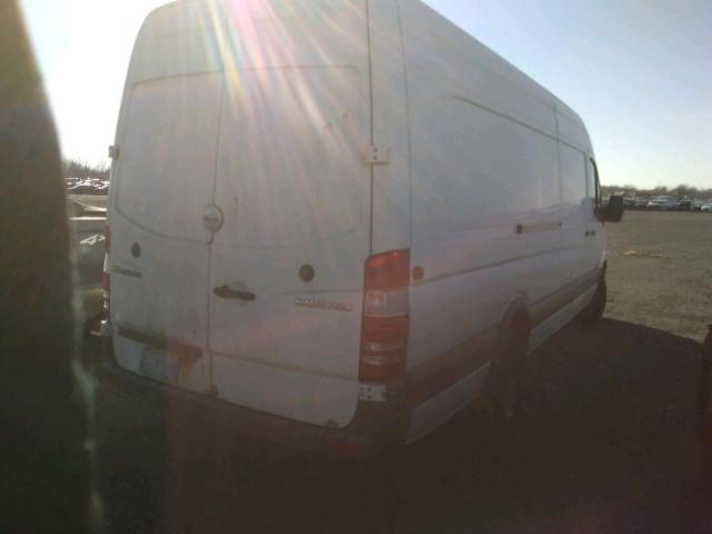 WDYPF1CC9B5533175 - 2011 FREIGHTLINER SPRINTER 3 WHITE photo 4