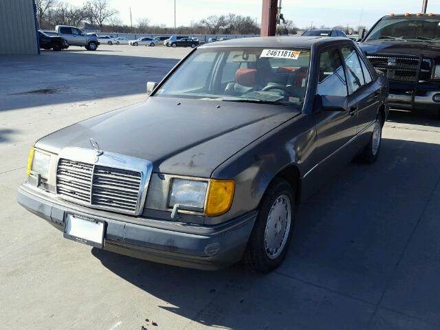 WDBEA30D2LB127587 - 1990 MERCEDES-BENZ 300 E CHARCOAL photo 2