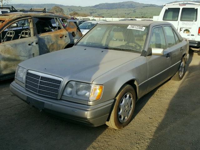 WDBEA32E5RC144568 - 1994 MERCEDES-BENZ E 320 BEIGE photo 2