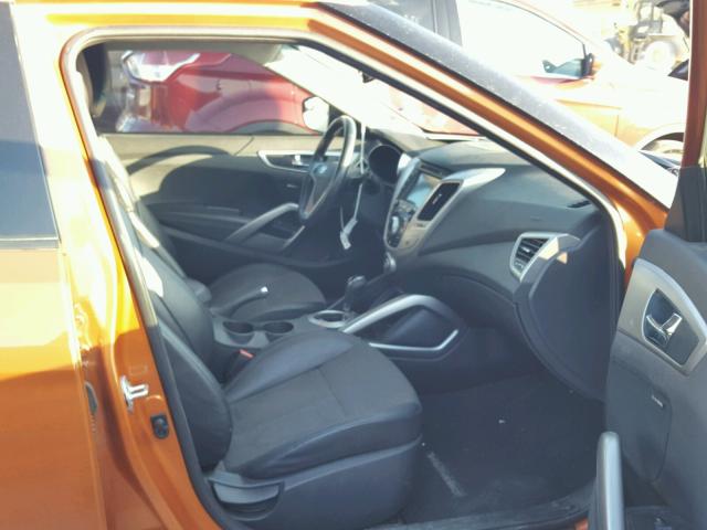 KMHTC6AD0FU233981 - 2015 HYUNDAI VELOSTER B ORANGE photo 5