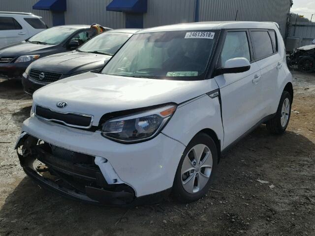 KNDJN2A27G7249026 - 2016 KIA SOUL WHITE photo 2