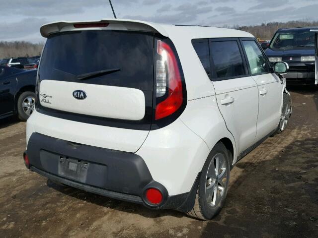 KNDJN2A27G7249026 - 2016 KIA SOUL WHITE photo 4