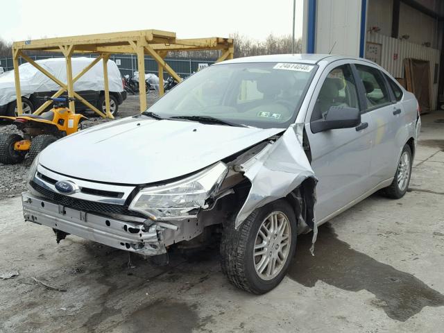 1FAHP3FNXAW174360 - 2010 FORD FOCUS SE SILVER photo 2