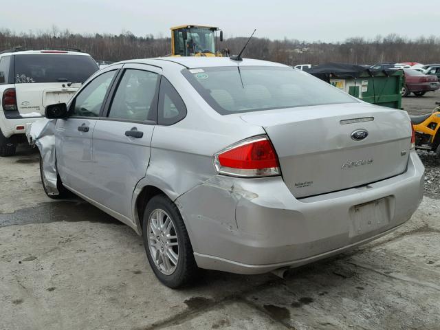 1FAHP3FNXAW174360 - 2010 FORD FOCUS SE SILVER photo 3