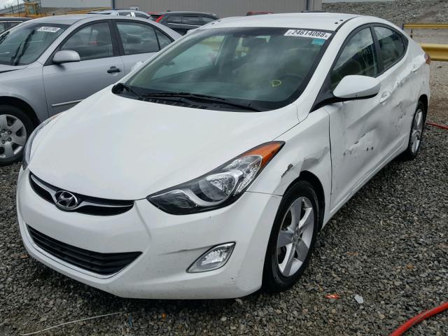 5NPDH4AE4DH298556 - 2013 HYUNDAI ELANTRA GL WHITE photo 2