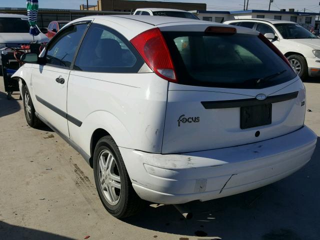 3FAFP31351R210682 - 2001 FORD FOCUS ZX3 WHITE photo 3