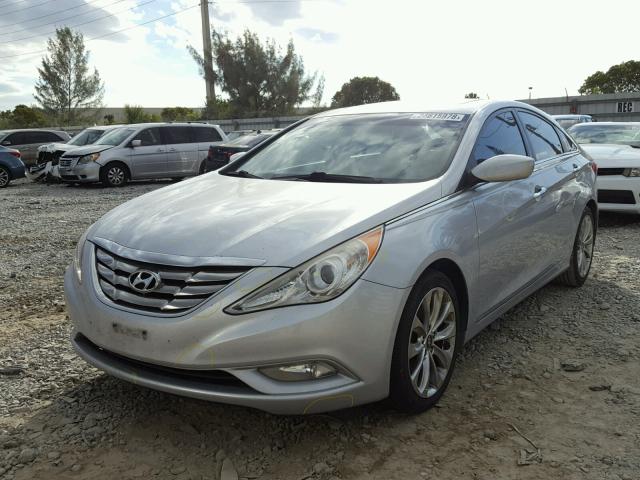 5NPEC4AC6CH333422 - 2012 HYUNDAI SONATA SE SILVER photo 2