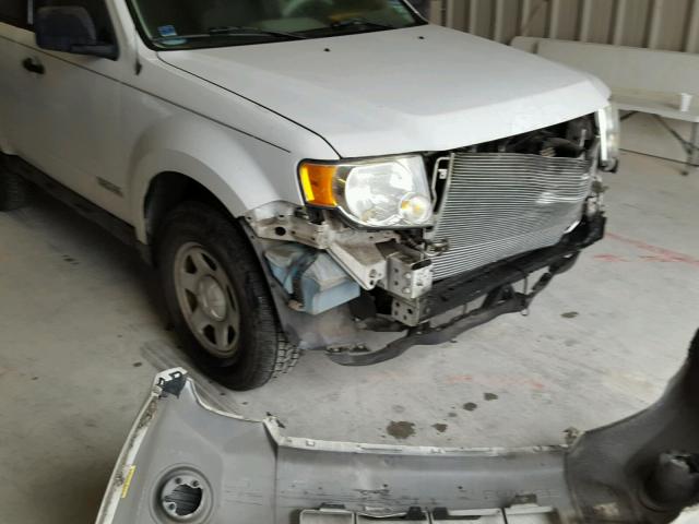 1FMCU02Z78KB27126 - 2008 FORD ESCAPE XLS WHITE photo 9