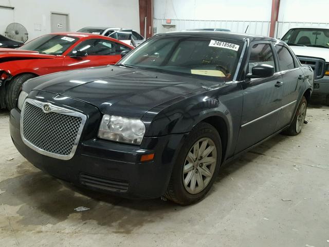 2C3KA43R48H250893 - 2008 CHRYSLER 300 LX BLACK photo 2