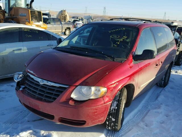 2A4GP54L86R780835 - 2006 CHRYSLER TOWN & COU RED photo 2