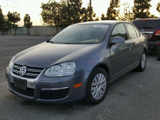 3VWJZ7AJ1AM039508 - 2010 VOLKSWAGEN JETTA S GRAY photo 2