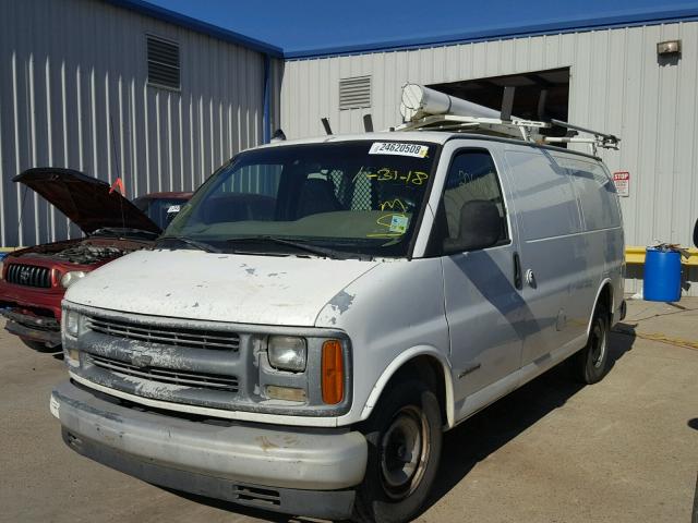 1GCFG25W321112884 - 2002 CHEVROLET EXPRESS G2 WHITE photo 2