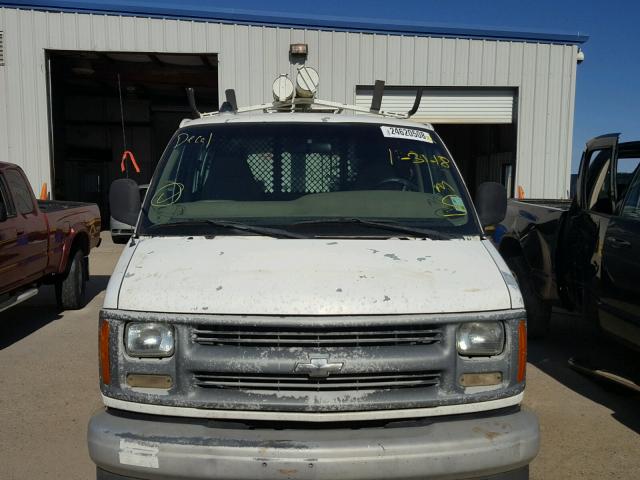 1GCFG25W321112884 - 2002 CHEVROLET EXPRESS G2 WHITE photo 9