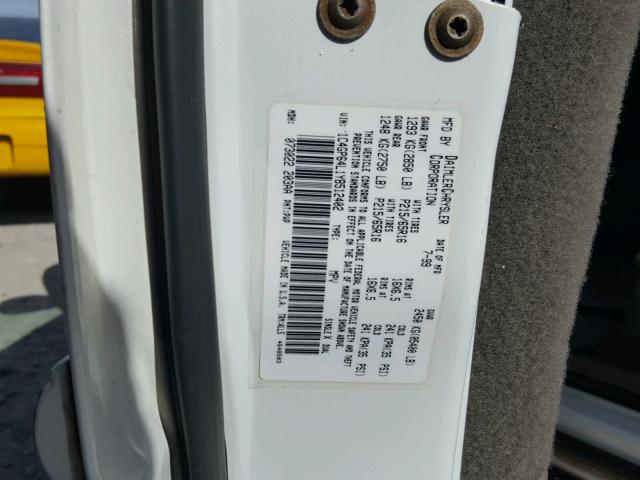 1C4GP64L1YB512402 - 2000 CHRYSLER TOWN & COU WHITE photo 10