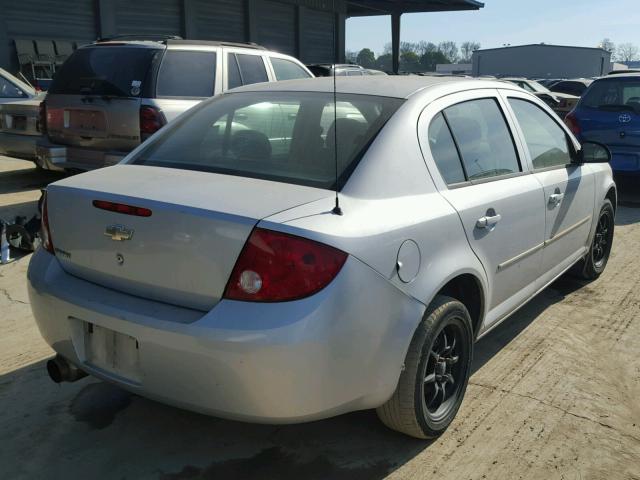 1G1AK52F957602822 - 2005 CHEVROLET COBALT SILVER photo 4