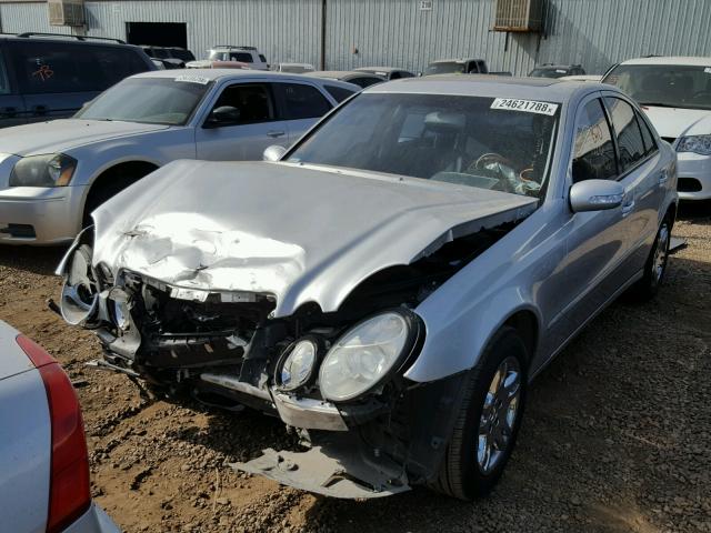 WDBUF65J05A609139 - 2005 MERCEDES-BENZ E 320 SILVER photo 2