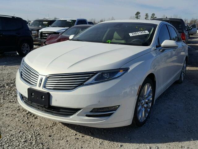 3LN6L2G94DR824067 - 2013 LINCOLN MKZ WHITE photo 2