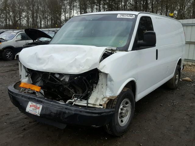 1GCWGFCA7D1107415 - 2013 CHEVROLET EXPRESS G2 WHITE photo 2