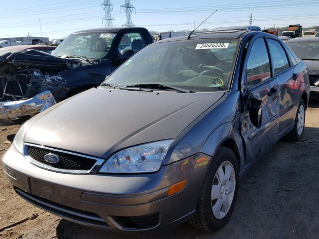 1FAFP34N67W297060 - 2007 FORD FOCUS ZX4 GRAY photo 2