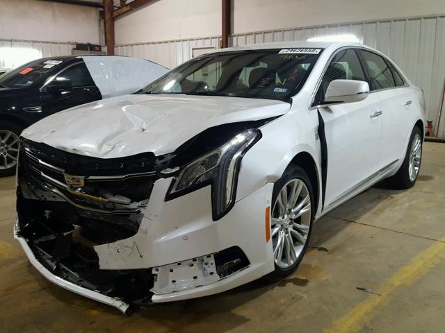 2G61M5S33J9119006 - 2018 CADILLAC XTS LUXURY WHITE photo 2