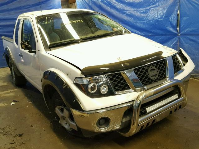 1N6AD06W56C457945 - 2006 NISSAN FRONTIER K WHITE photo 1