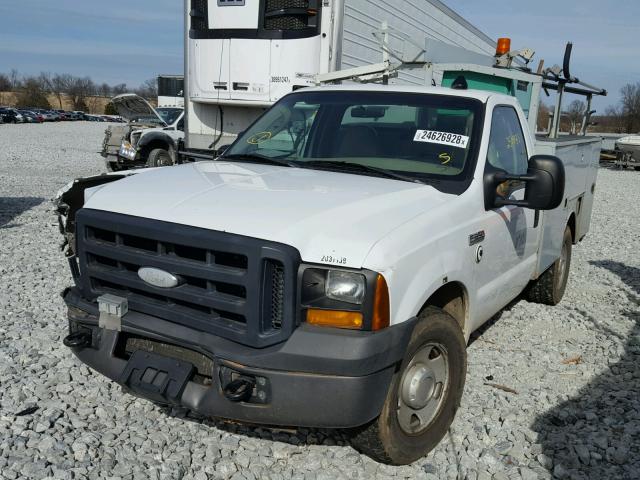 1FDSF30576EC12115 - 2006 FORD F350 SRW S WHITE photo 2