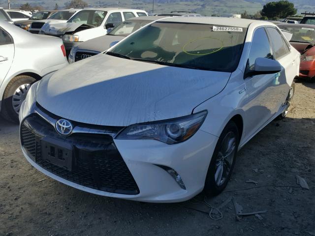 4T1BD1FK5GU189206 - 2016 TOYOTA CAMRY HYBR WHITE photo 2