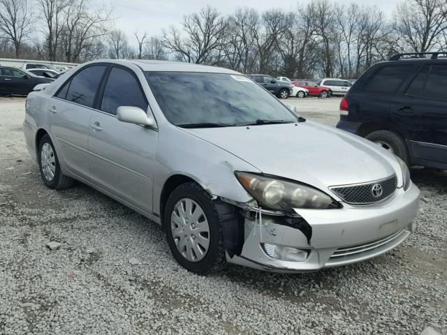4T1BE32K05U990167 - 2005 TOYOTA CAMRY LE SILVER photo 1