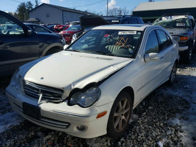 WDBRF92HX7F932161 - 2007 MERCEDES-BENZ C 280 4MAT WHITE photo 2