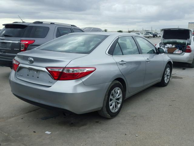 4T4BF1FK6FR465472 - 2015 TOYOTA CAMRY LE GRAY photo 4