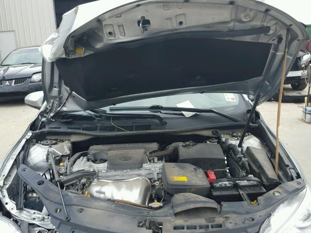 4T4BF1FK6FR465472 - 2015 TOYOTA CAMRY LE GRAY photo 7