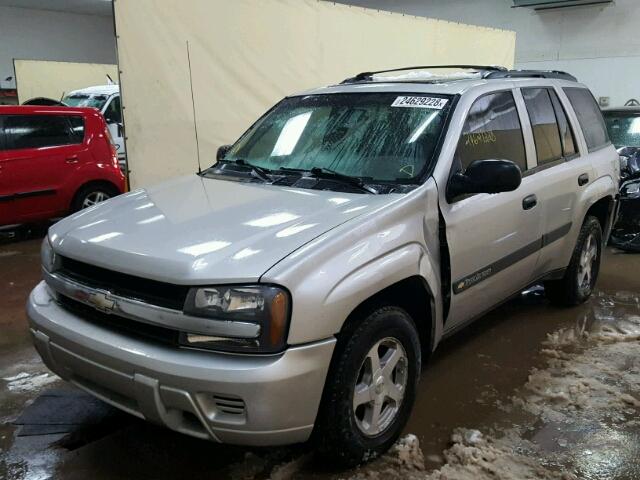 1GNDT13S842154629 - 2004 CHEVROLET TRAILBLAZE SILVER photo 2