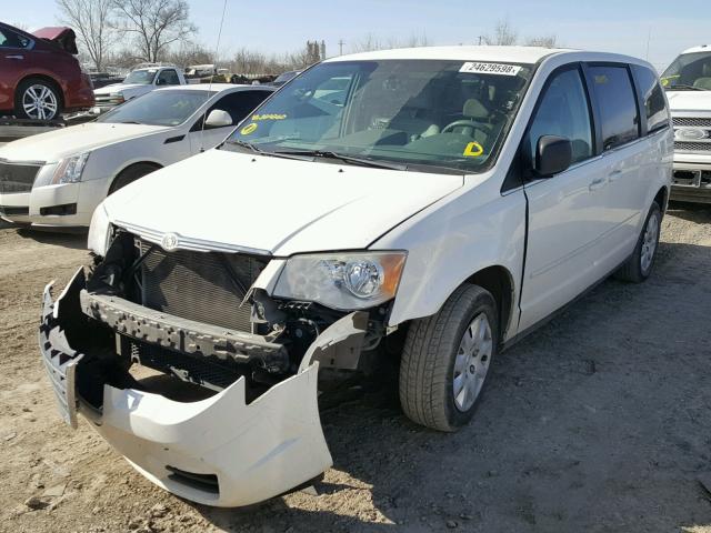 2A4RR4DE2AR229260 - 2010 CHRYSLER TOWN & COU WHITE photo 2