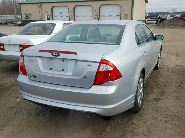 3FAHP0HA0AR169261 - 2010 FORD FUSION SE SILVER photo 4