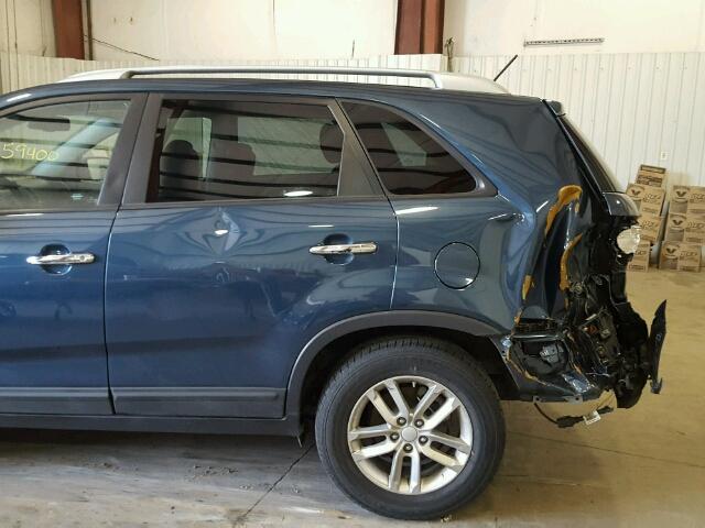 5XYKT4A67FG578688 - 2015 KIA SORENTO LX BLUE photo 9