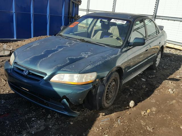 1HGCG56462A019666 - 2002 HONDA ACCORD LX GREEN photo 2