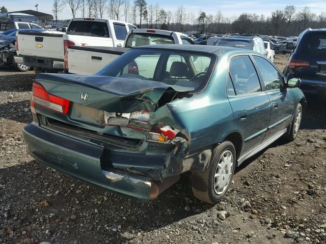 1HGCG56462A019666 - 2002 HONDA ACCORD LX GREEN photo 4