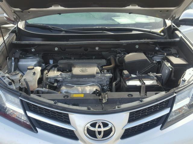 2T3WFREV5FW166441 - 2015 TOYOTA RAV4 XLE SILVER photo 7