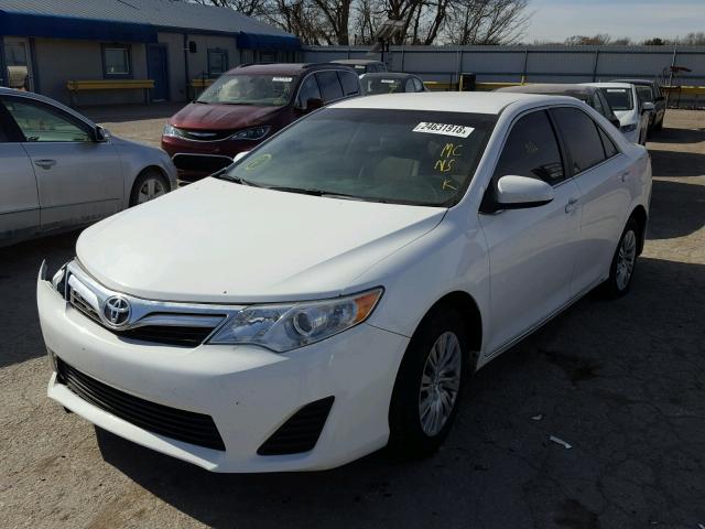 4T4BF1FK8DR320754 - 2013 TOYOTA CAMRY L WHITE photo 2