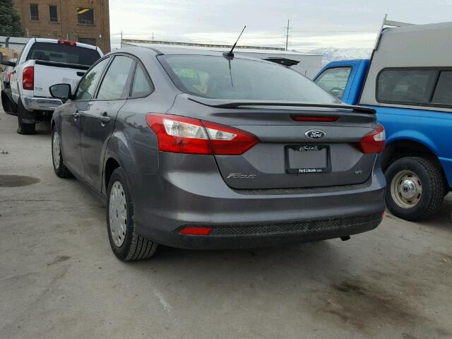 1FAHP3F24CL167589 - 2012 FORD FOCUS SE GRAY photo 3