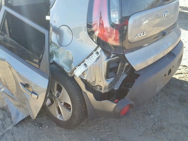 KNDJN2A26G7292532 - 2016 KIA SOUL GRAY photo 9